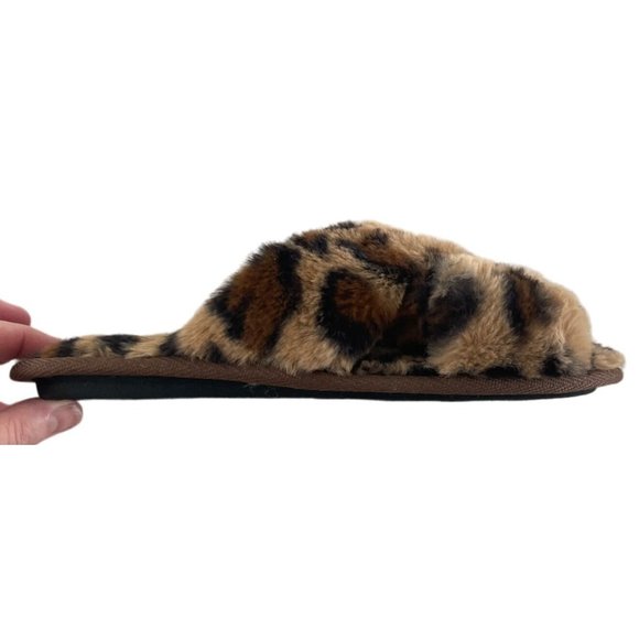 Steve Madden Criss Cross Faux Fur Leopard Print Slippers Size 7 Cozy‎ Comfy - Picture 5 of 9